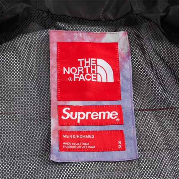 3The North Face X Superme Jacket